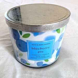 NEW Bath & Body Works Blueberry Pie Scented Candle